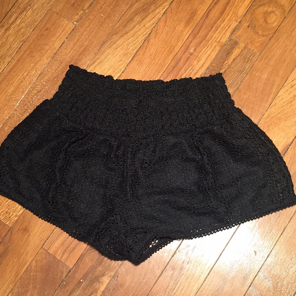 Lace design stretchy shorts